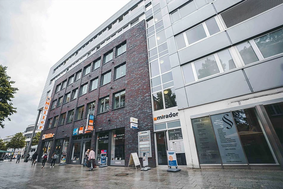 Die Fassade von einem Plasmaspendezentrum in Hagen.
