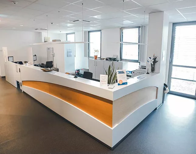 Die Rezeption in einem Plasmaspendezentrum von Octapharma Plasma.