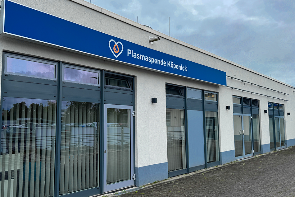 Die Fassade von einem Plasmaspende Zentrum in Berlin-Köpenick.